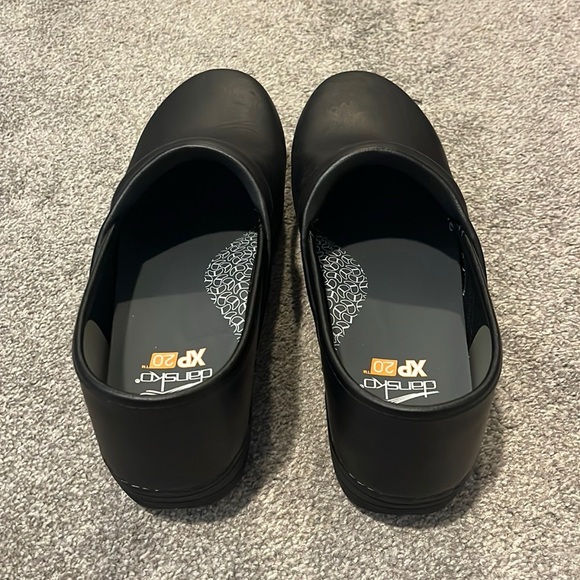 Dansko XP 2.0 Black Waterproof Pull Up Clog 41/US 10.5/11 - Picture 5 of 8
